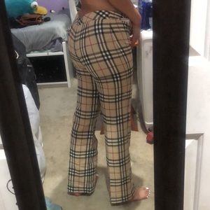Women's Burberry London Pants Size Medium